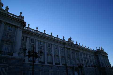 Madrid(夕暮れの王宮）.jpg