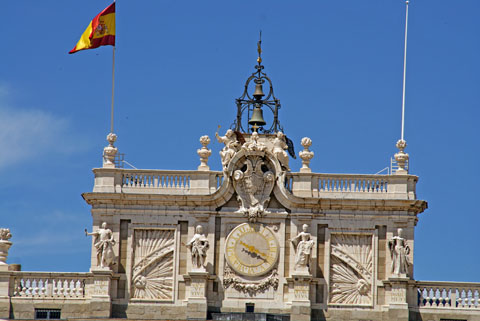 Madrid（王宮・国旗）.jpg