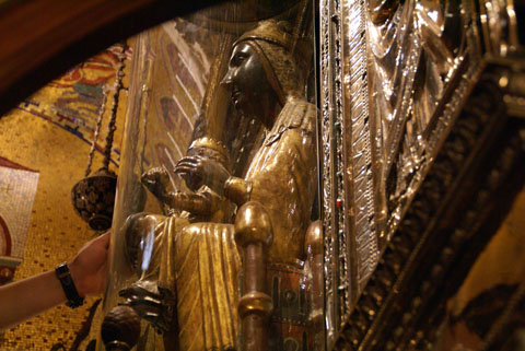 Montserrat(大聖堂)黒衣のマリア.jpg